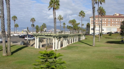 Photo of the lower portion of Crescent Bay Park and its pergola. On the left side is the pier in the back, with the parking lot and pergola in closer view.